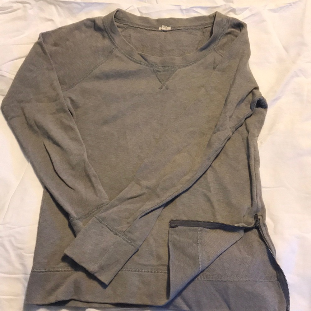 Grey sweatshirt